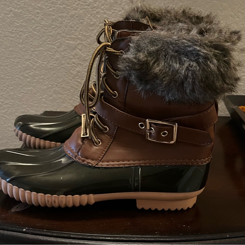 Brown and Black Duck Boots with Fur Trim - Picture 4 of 9
